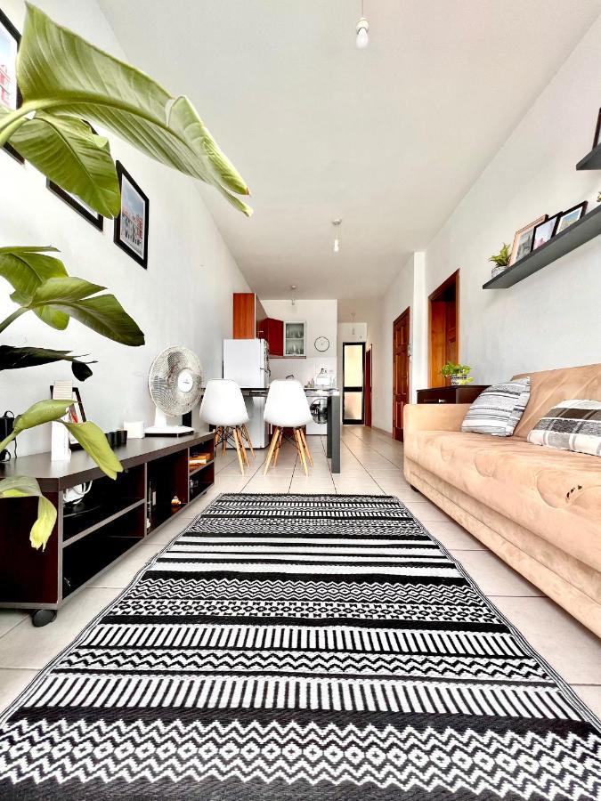 F8 1 Seaview Room, Living And Bathroom Shared , Stjulians Сент Джулианс Экстерьер фото